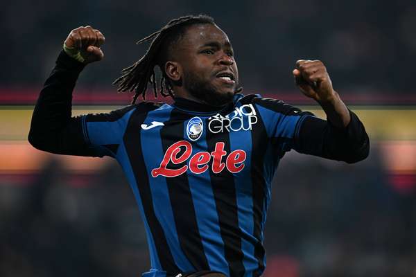 蓝黑军团战术革新:卢克曼加盟或促成国米阵型转型为3421